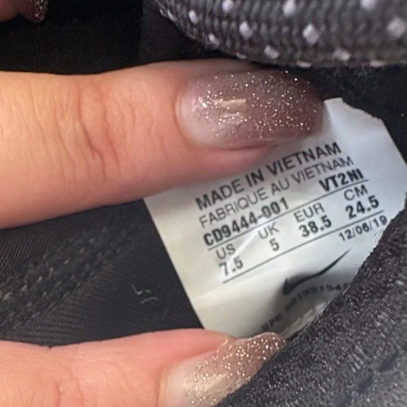 Nike Black Knit Sneakers with White Soles - Picture 2 of 5